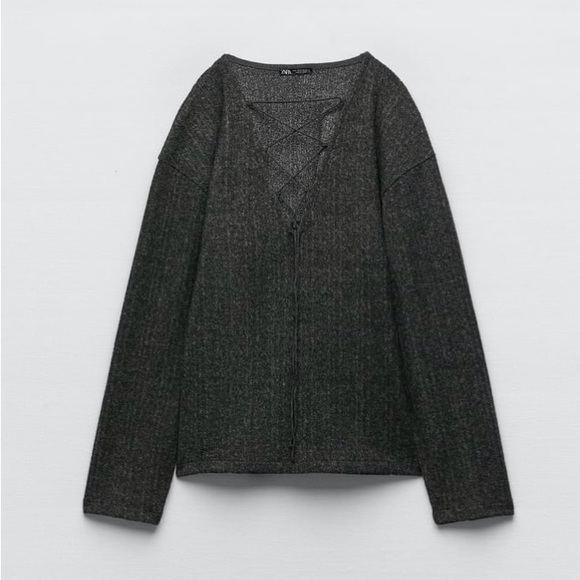 Sweatshirt with ties - Picture 3 of 5